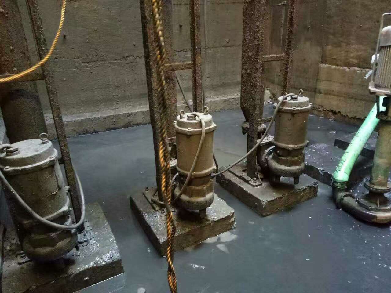 苏仙污水池清理