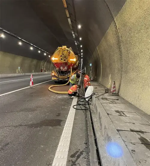 苏仙隧道排水渠清淤